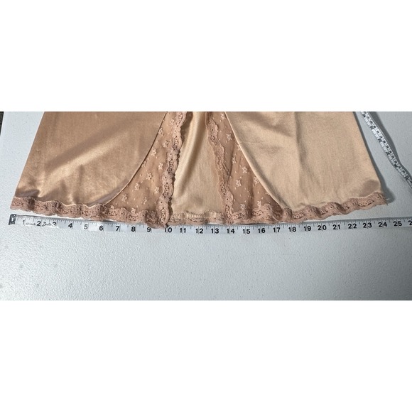 Vintage Vanity Fair Nylon Lace Trim Half Slip‎ Peach Sz M Short 21" Petticoat - Picture 6 of 8